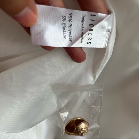 Lioness Palermo White Blazer Gold Buttons Size Large NWT - Picture 10 of 15